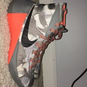 Too small worn one season with like new condition